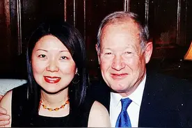 英国富豪有多爱中国女人？69岁娶33岁少妻，年收入119亿平分给她图片