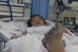 女孩充电玩手机遭电击，内脏受损面临截肢图片