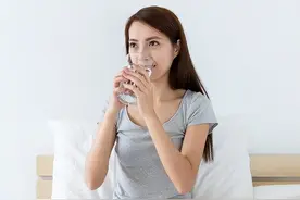 半夜经常口干舌燥？别以为就是缺水，可能是这6种病“找上门”了图片