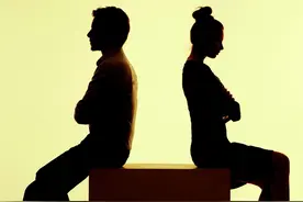 老公的好哥们出轨了，我不放心跟他吵架，他却对我冷暴力？图片