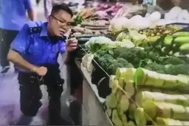 “闲得蛋疼”一张图让穿制服人员尽毁三观，网友吐槽:去干点正事图片
