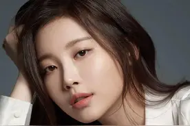 韩国第一美腿 价值五个亿 气质女神金亚荣 性感中流露出的妩媚感图片