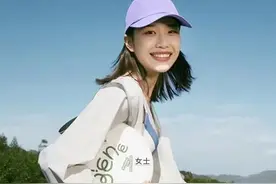 签约周杰伦，100多元的防晒伞，卖出200亿估值品牌，蕉下每年花几千万搞“黑科技”，营销费一出手就是11亿图片