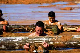 泥潭摔打！特战尖兵的血性这样练就图片