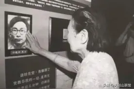 她是许晓轩烈士的夫人，分离40年后再聚首，场面令人泪奔图片
