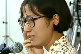 26年前上海女教师用硫酸给学生洗头，判死刑痛哭，只想让她吃点苦图片