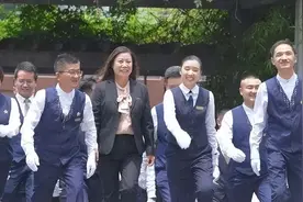 网约车司机的天花板在哪？年薪50万，专开豪华专车图片