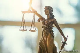 手持天平与利剑的正义女神为何蒙眼闭目？图片