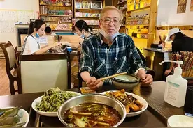 日本老人在武汉开店15年，工资仅3300元，要将遗产都捐给中国员工图片