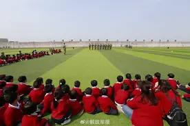 萌娃进军营！超开心~图片