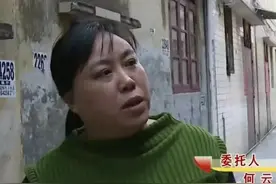 大叔见打工妹可怜，免费让她住了20年，期间她生了个娃非说房东的图片