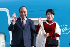 APEC太太团同框比美！越南第一夫人胜出，身穿红色奥黛成功抢镜图片