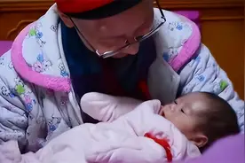 15年，上海26岁癌症孕妈冒死为夫生子，去世4年后丈夫再婚惹争议图片