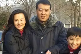 著名演员于和伟：我这辈子最正确的决定，就是娶了一个平凡的妻子图片