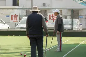夜里腿总是抽筋，身体缺钙？可能与4个原因有关，不要忽视图片