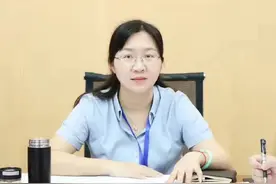 海口秀英区行政审批服务局局长吴丹以创新谋发展，用“小窗口”做好“大服务”图片