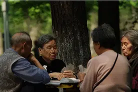 我国首批“丁克夫妇”已退休，没有儿孙的晚年，过的怎么样？图片