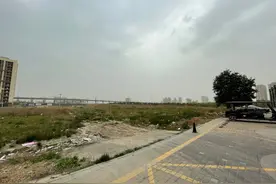 钟楼下丨规划的市政路未开工建设 入住数年小区门口仍是土路图片