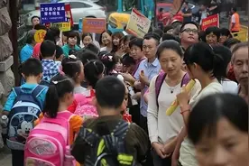 禁止三轮车接送孩子，理由看去似乎很充分，实际上是权力在耍威风图片