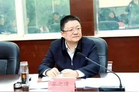 吴之凌当选为黄石市人民政府市长，何运平等6人当选为副市长图片