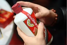 白酒新国标发布！买白酒，认准酒瓶“3行字”，轻松挑到好白酒图片