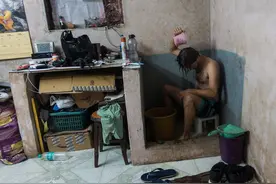 在印度贫民窟住5天是什么体验？人畜共浴、穷人出生就决定命运图片