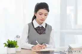 2022年黄冈市中考作文题范文：因为你，我的青春拥抱温暖图片