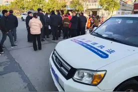 砰的一声响！石首这里发生一起车祸，一场“生死救援”紧急展开图片