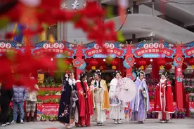 穿着汉服过传统节日：汉服的“破圈”与“扩圈”图片