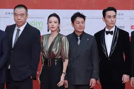 北影红毯看点多，娜扎如仙女下凡，章子怡状态能打，陈红美人老去图片