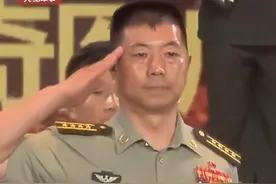 活着的一等功臣！驻守中印边境27年荣升副司令，六排勋表属实罕见图片