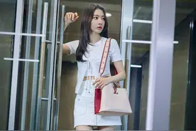 LE SSERAFIM宫胁咲良，变身都市事业女性，尽显苗条身材修长双腿图片