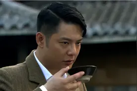 《与狼共舞》陈少杰能够卧底成功，离不开这个人的保护图片