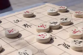 刘邦被项羽射了一箭，没射死，之后象棋就有了一条不成文的规定图片