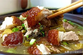 过年菜“酸菜肘子”，味道酸辣，肥而不腻，大人小孩都爱吃真香图片