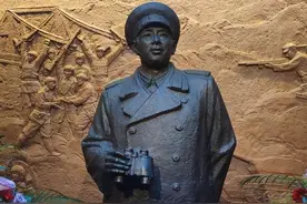 65年，刘亚楼病重，周恩来探望后：病成那样，坚持送我，不忍再来图片