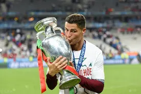 “梅西夺冠，C罗称王”，三秒“球王”诞生记！图片