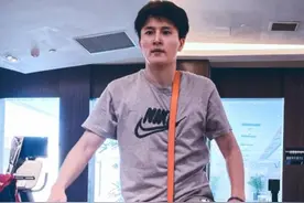 32岁女足队长晒照秀强壮肌肉！球迷赞叹：比我的都大图片