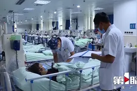 致敬医务工作者！重庆表彰100个先进集体200名先进个人图片