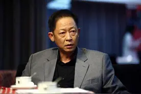 “老帅哥”王志文的书法不能小觑！楷书碑帖结合，硬笔书法超一流图片