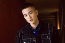 “百亿鲜肉”欧豪：出道9年8部主旋律，他的成功离不开这个男人图片