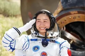 中国首位女航天员刘洋：孕期读清华博士，临飞前留下两条“遗言”图片