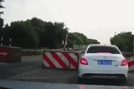 搞笑趣图：老司机开车和新手开车的区别，这差别也太大了吧图片