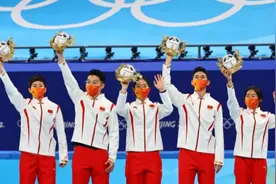 冬奥会和夏奥会颁奖仪式大不同！冬奥赛后不发奖牌，统一次日颁奖图片