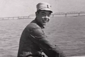 淮海战役，一国军为一个馒头向我军投降，不久后用馒头带回一个排图片