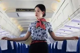 南航空姐飞机洗手间拍内衣照被开除后，一个意外发生了…图片