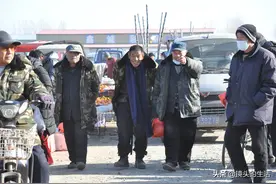 农村“不婚”兄弟，哥哥管钱弟弟出力，送上门的媳妇说啥也不要图片