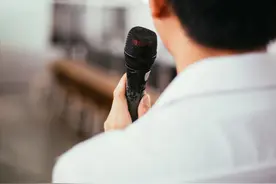 老板助理，竟变成了KTV服务员｜今晚九点半图片