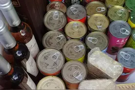 疫情期间，“末日生存狂”越来越多：有人开发山洞囤物资，家中食物能撑一年，罐头多到吃不了图片