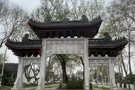 玄武湖长城抗战纪念碑旧址，诉说着一支抗日部队的悲情事迹图片